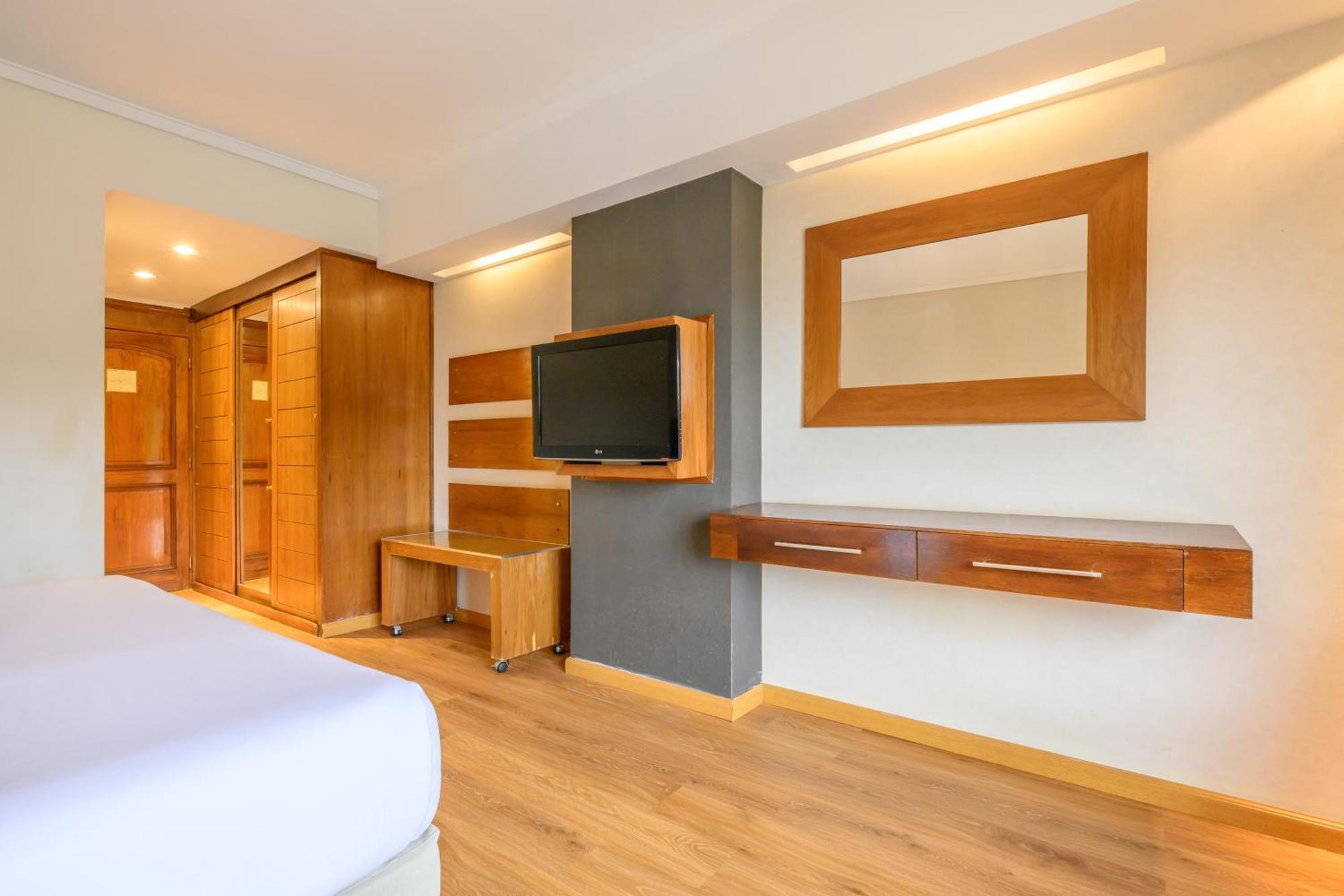 Exe Hotel Cataratas Puerto Iguazu Exterior photo A room at the hotel