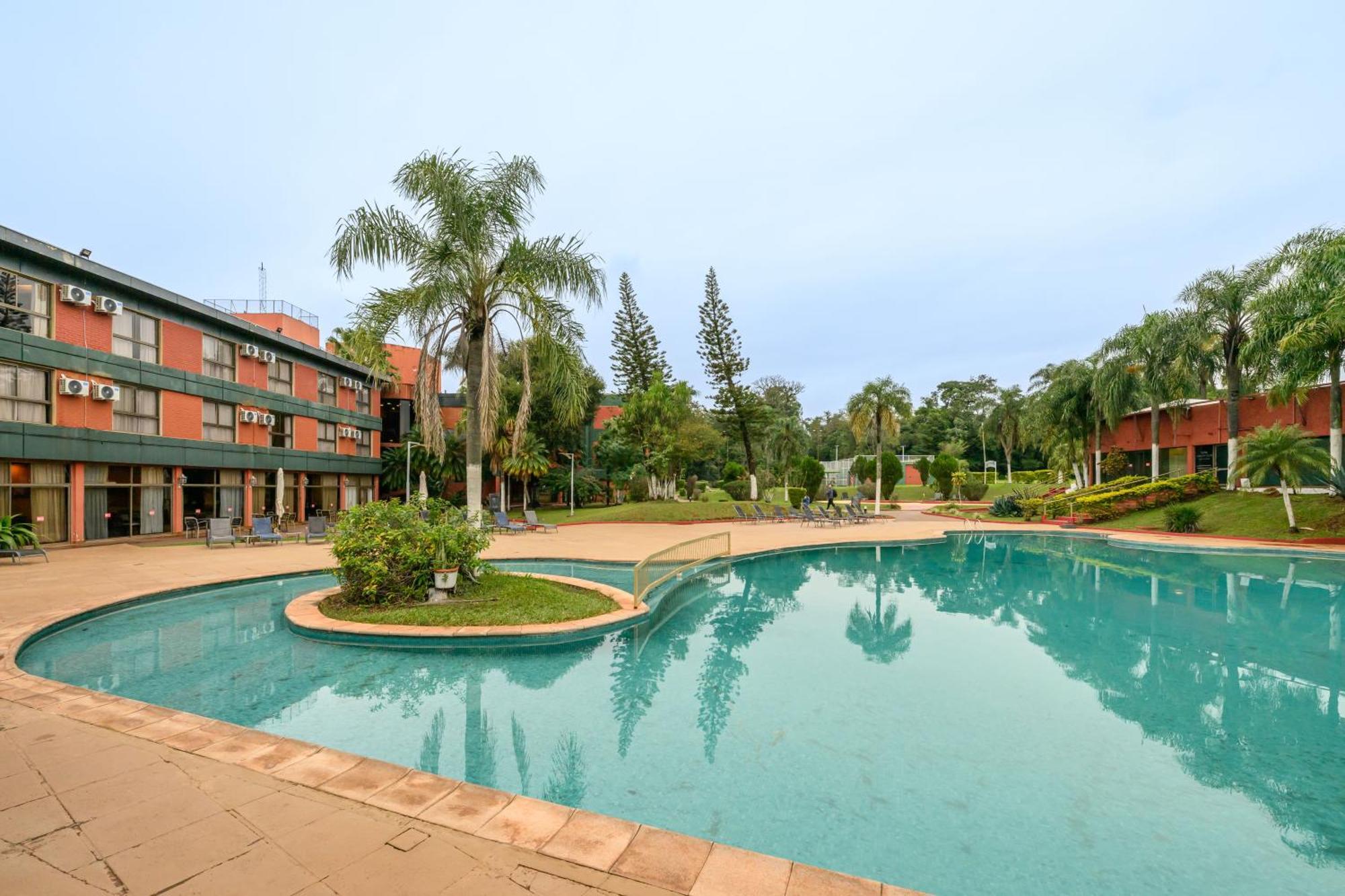 Exe Hotel Cataratas Puerto Iguazu Exterior photo The swimming pool at the hotel