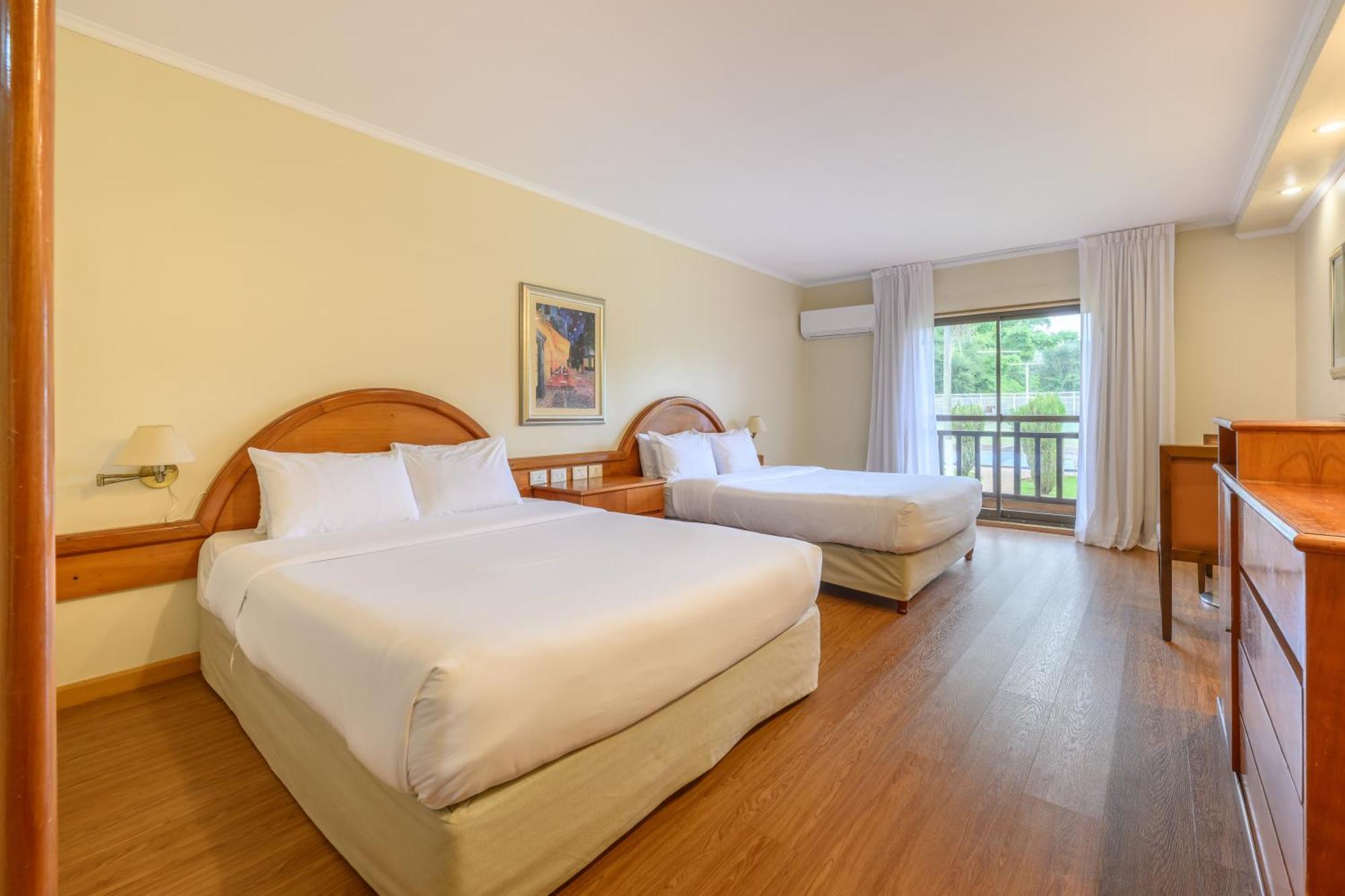 Exe Hotel Cataratas Puerto Iguazu Exterior photo A room at the hotel
