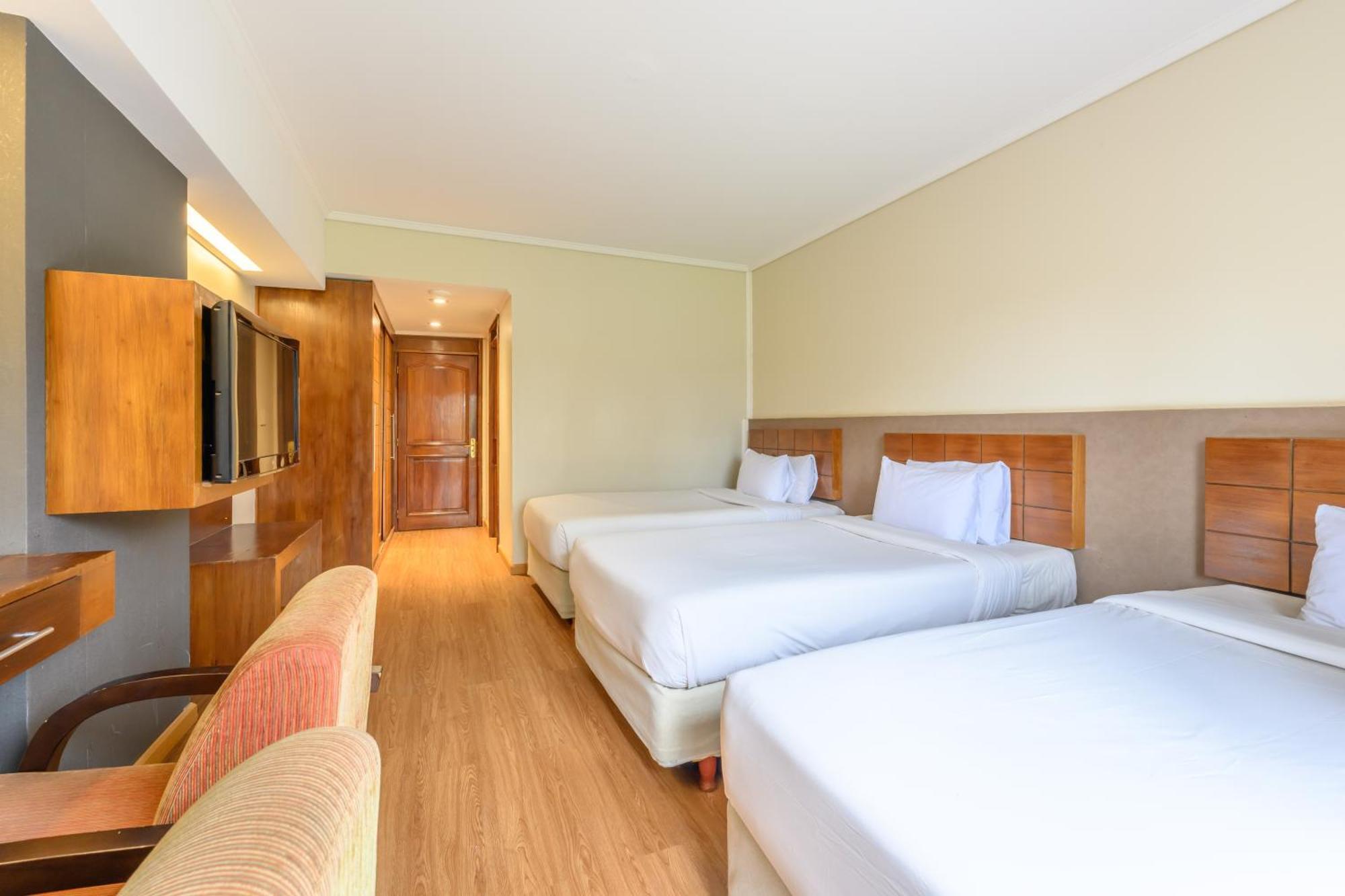 Exe Hotel Cataratas Puerto Iguazu Exterior photo A room at the hotel