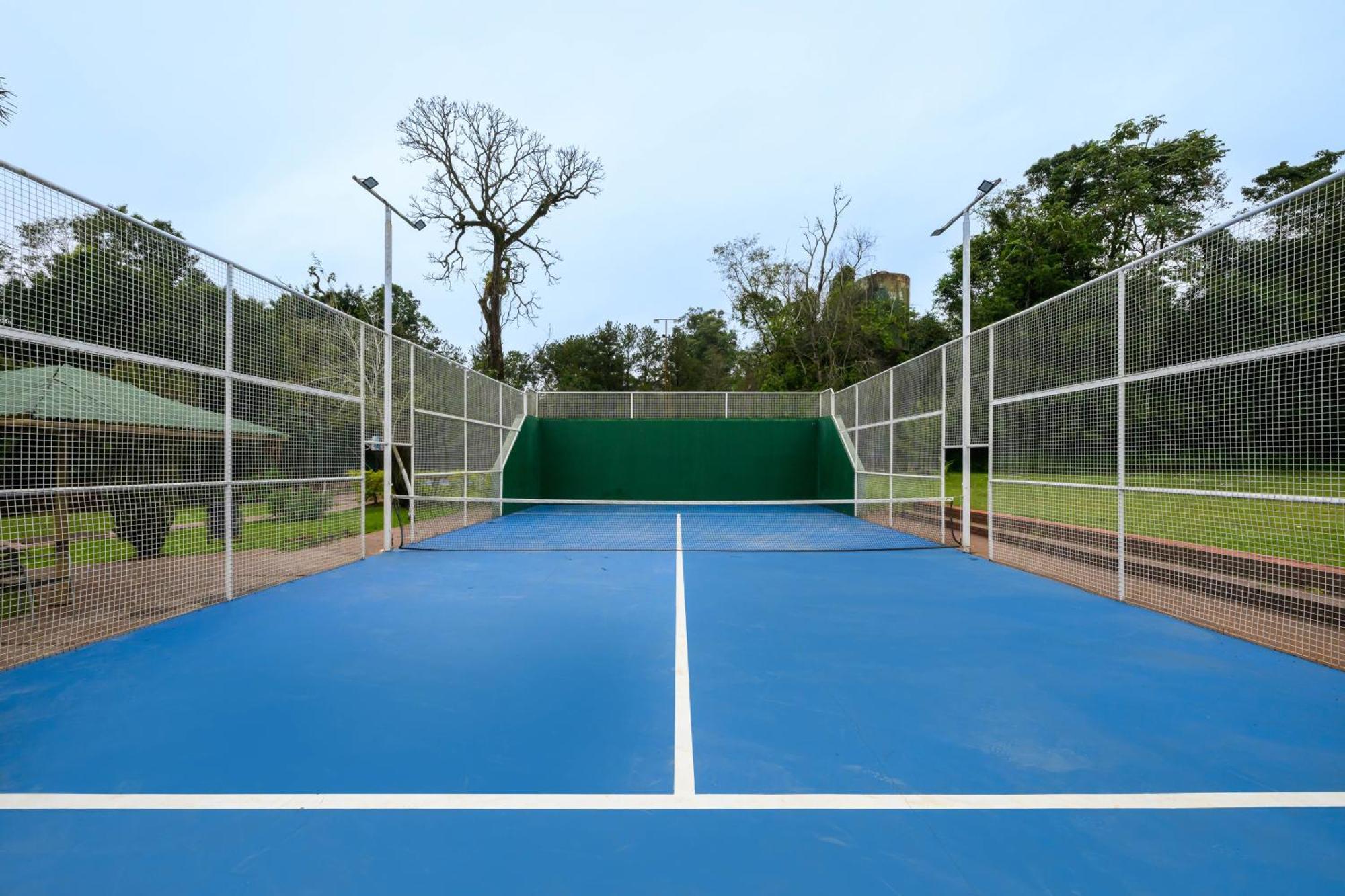 Exe Hotel Cataratas Puerto Iguazu Exterior photo A squash court