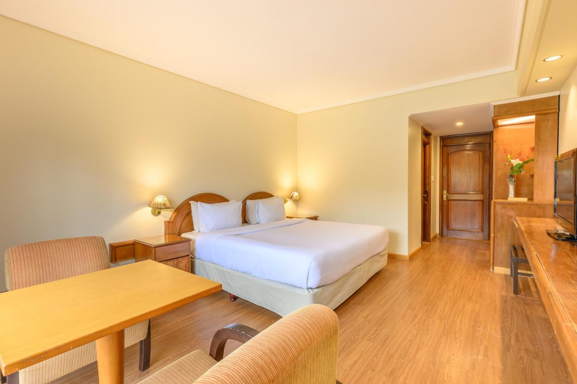 Exe Hotel Cataratas Puerto Iguazu Exterior photo A room at the hotel